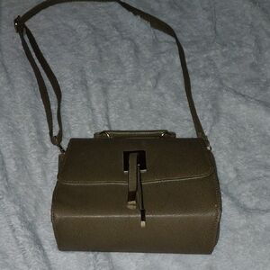 Elegant Tan Leather Shoulder Bag
